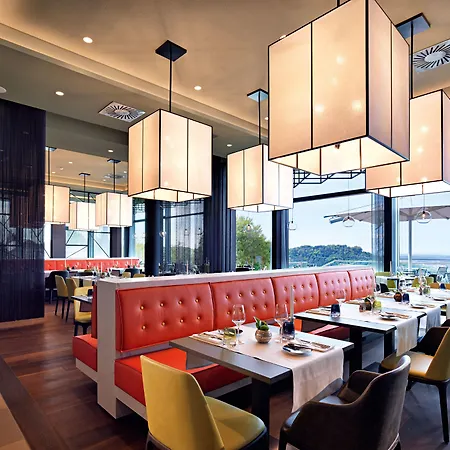 Panoramahotel ホテル 4*